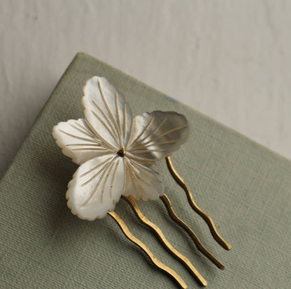 Mother Of Pearl Flower Comb